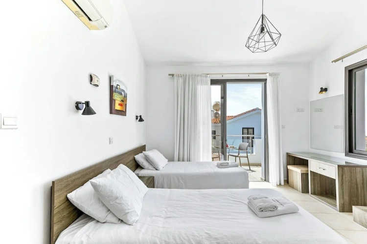 4 Bedrooms Family Villa with sea view