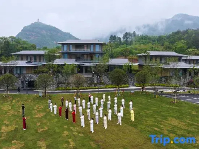 Ruolin Qiaoshangu Graden Hotel