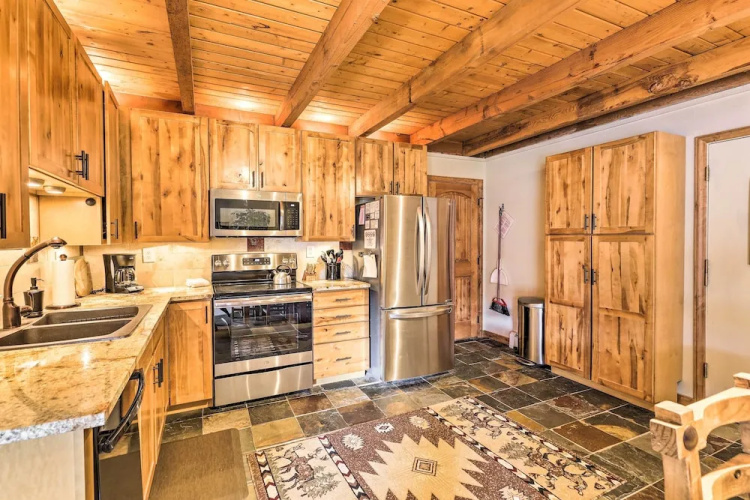 Ski & Hike: Mtn-view Condo in Silverthorne!