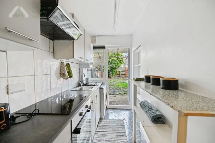 2-bed - Sleeps 4 - With Garden