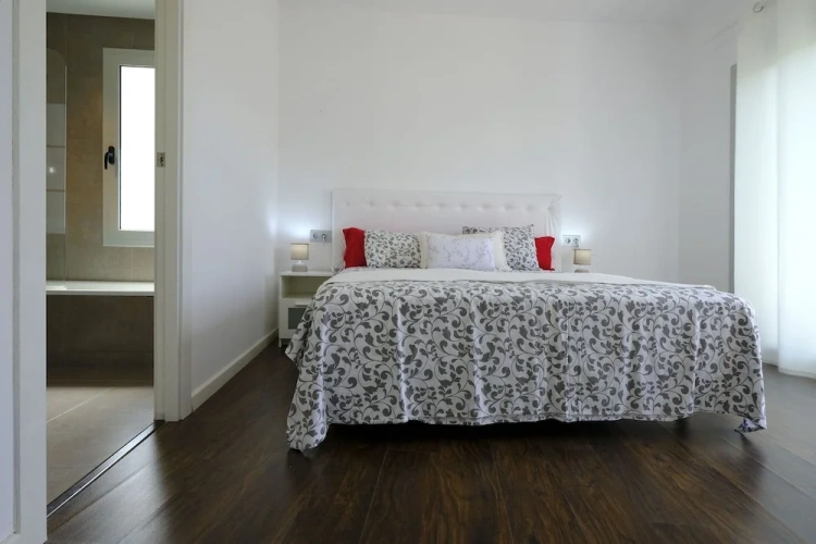 5 Bedrooms Villa