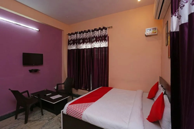 Oyo 27969 Radiant Casa