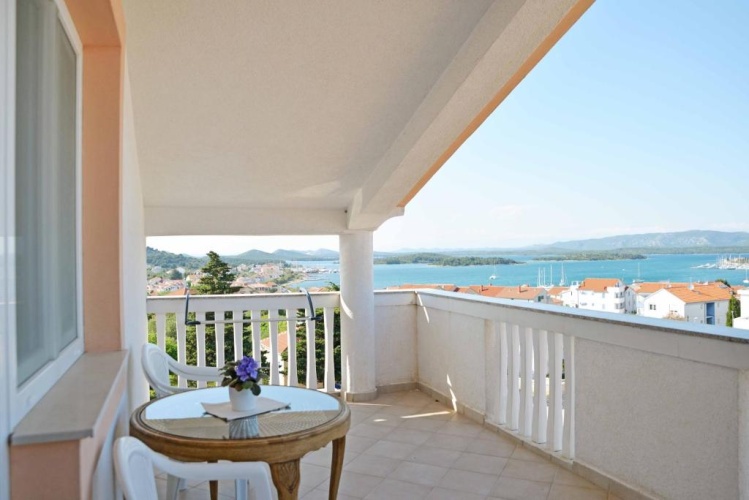 1 Bedroom Apartment with sea view