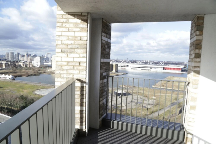 Pontoon Dock Apartment