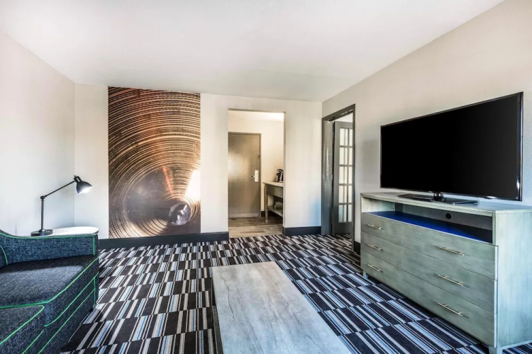 Comfort Inn And Suites Airport