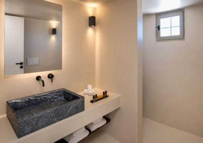 Suite with mountain view