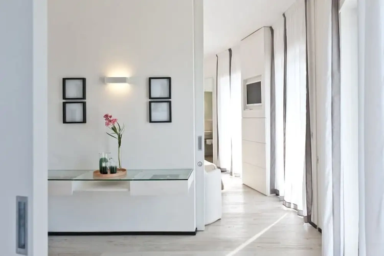 2 Bedrooms Suite with balcony and with sea view