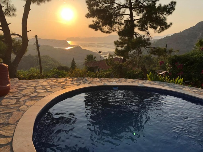 3 Bedrooms Villa