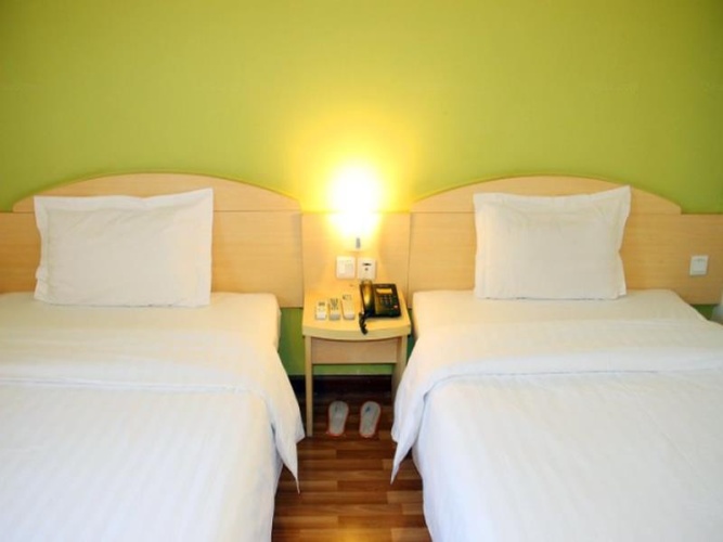 Standard Twin room with city view
