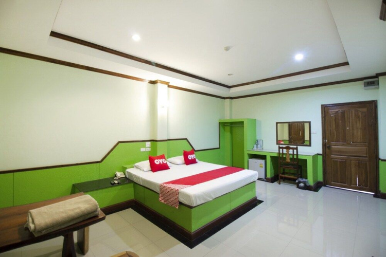 OYO 75334 Train Hotel