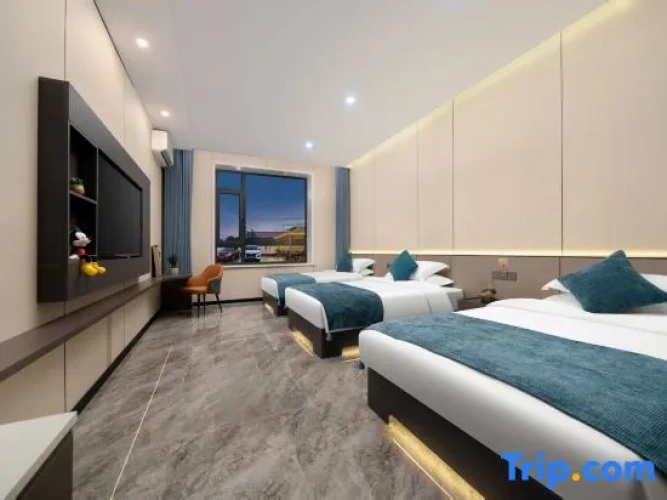 Standard Quadruple Family room