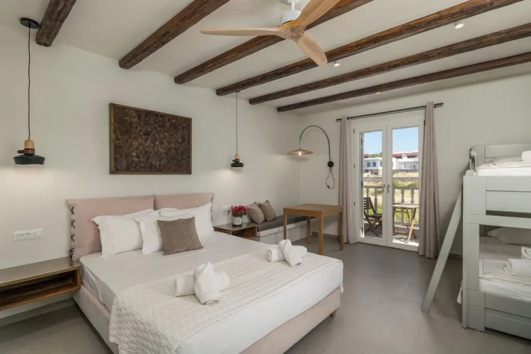 Deluxe Quadruple room with balcony