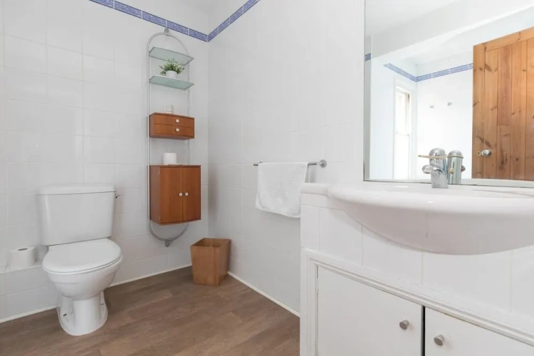 3 Bedrooms Cottage