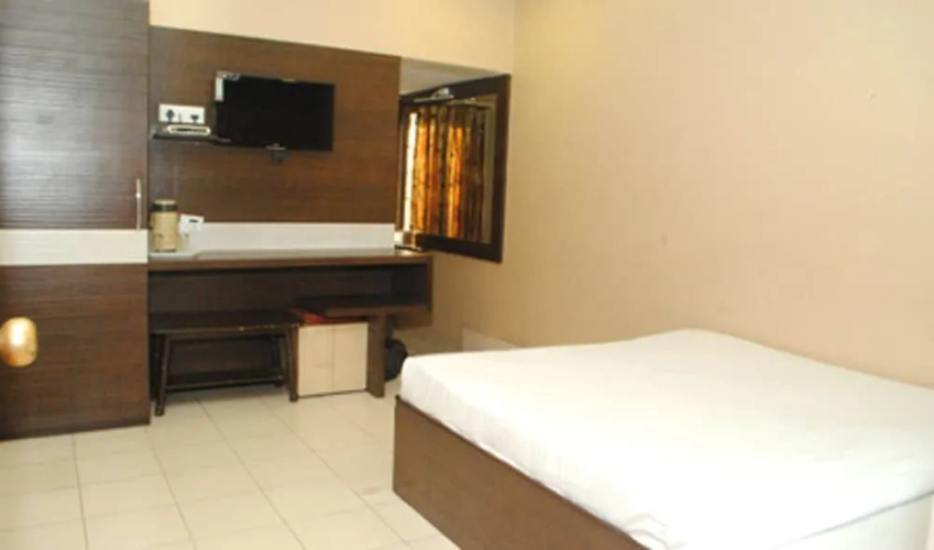 Hotel Pushpak International