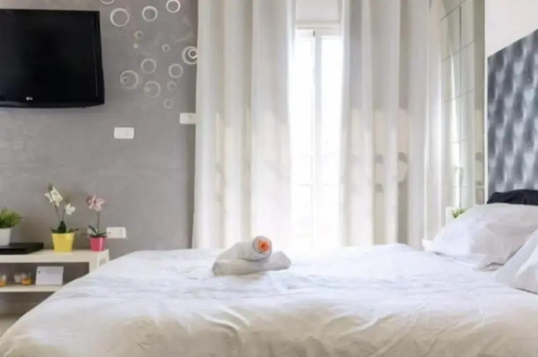 Luxury studio with balcony and parking