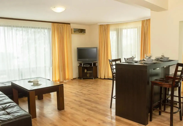 Cozy 1BD Apartment with a Spacious Terrace