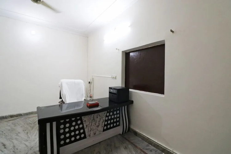 Oyo 39797 Hotel Om