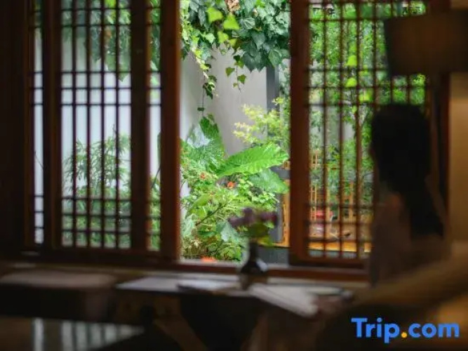 Xiangmo Youth Hostel