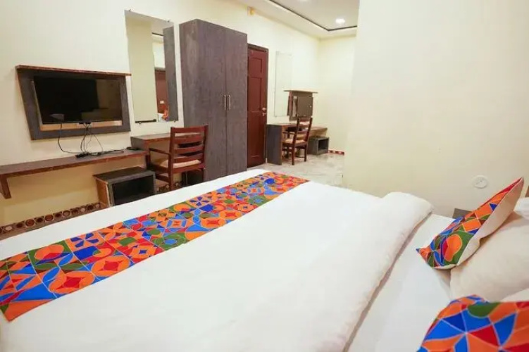 Fabexpress Yash Comfort Inn