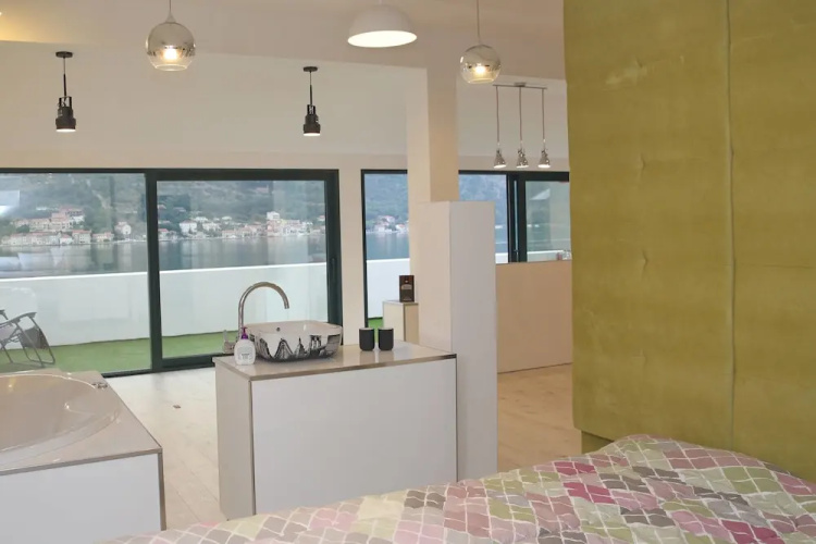 Windrose Apartments