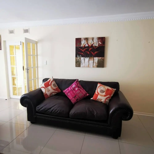4 Bedrooms Cottage