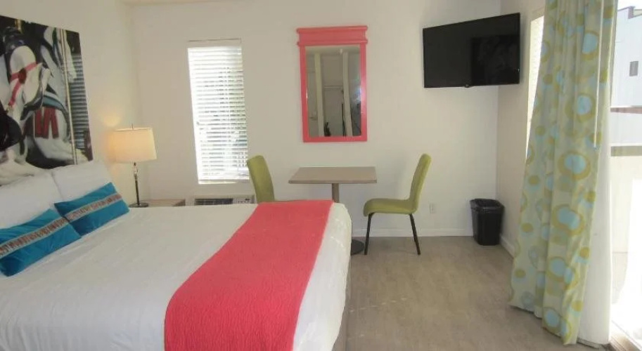 Carousel Beach Inn