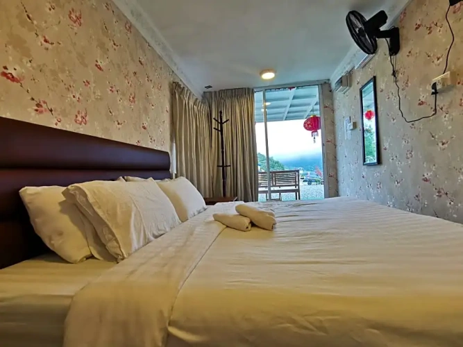 Standard Triple room