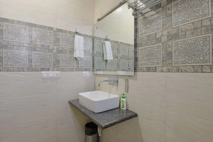 BluO Medicity – Boutique Rooms & Suites near Medanta