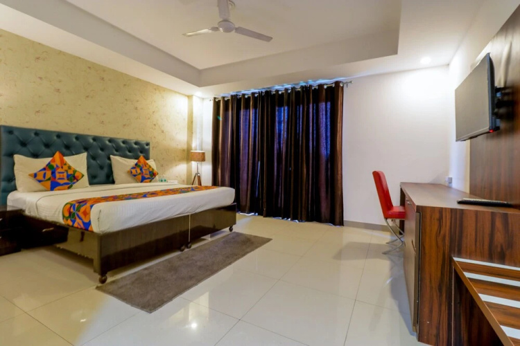 Tipsyy Inn Suites 007