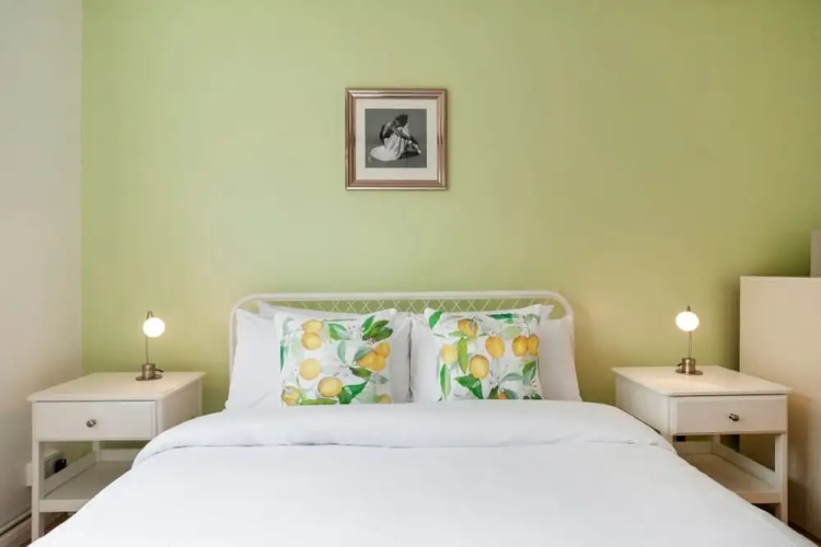 Spacious 3 Bed Flat W/communal Garden in Euston