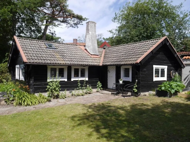 2 Bedrooms Cottage