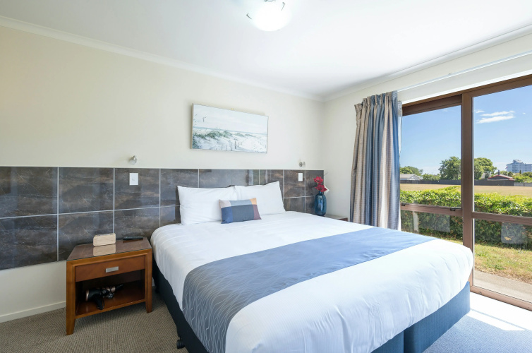 Admirals Motor Inn