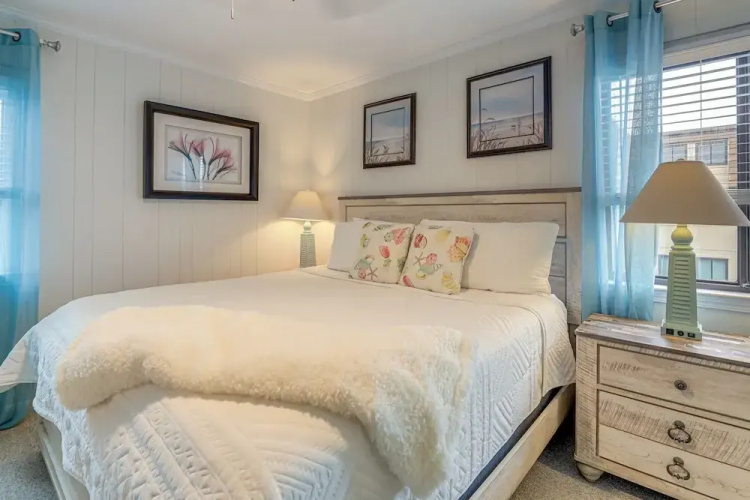 Steps to Sand! Condo w/ 2 Pools in Atlantic Beach