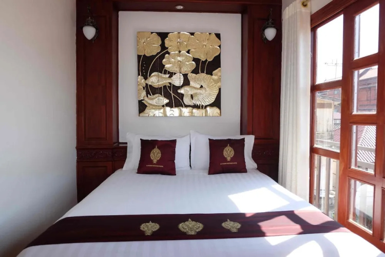 Manorom Classy Hotel