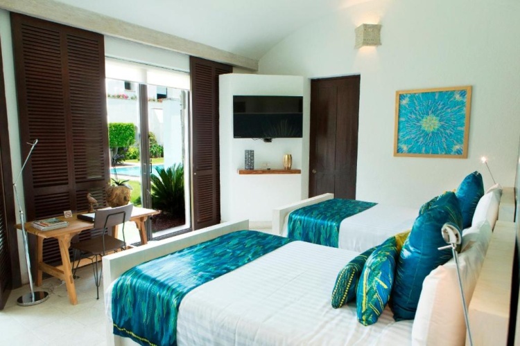 Junior Suite with balcony and with view