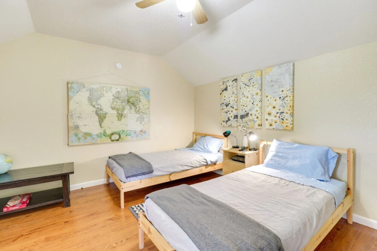 Austin Condo w/ Pool Access: 5 Mi to Downtown!