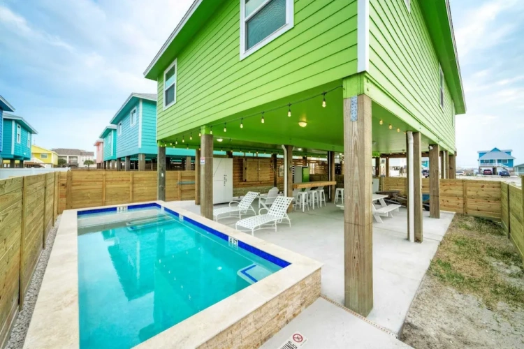 4 Bedrooms Cottage with balcony