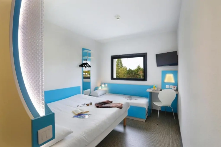 Standard Triple room