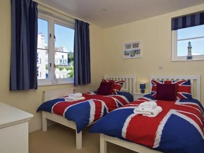1 Combehaven