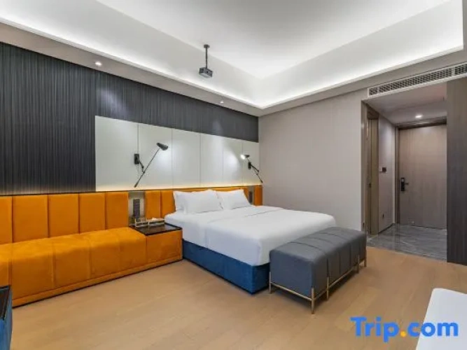 Standard Double room with city view