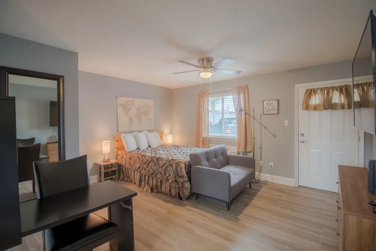 Oak Shores Studio 6