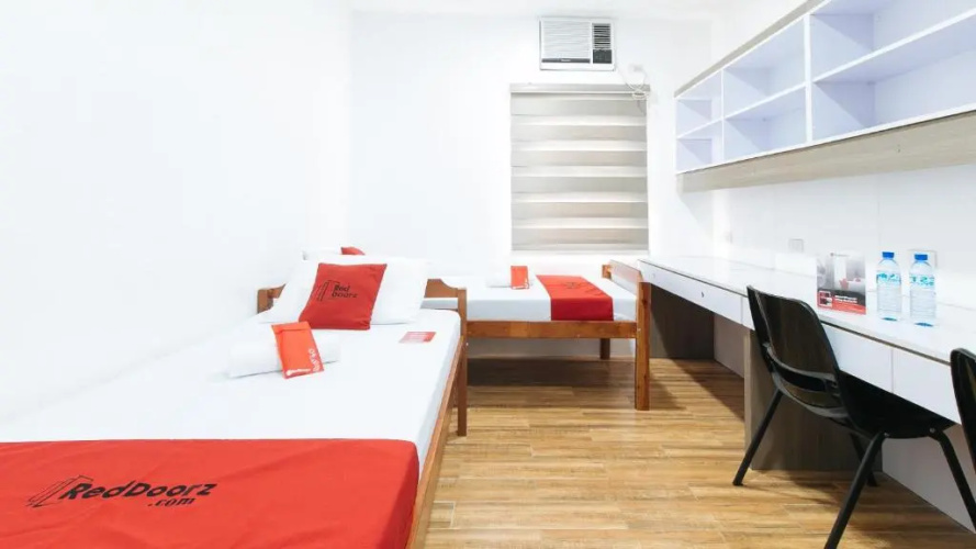 RedDoorz Plus @ 1318 Residences