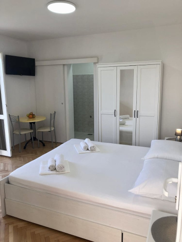 Apartments Sini