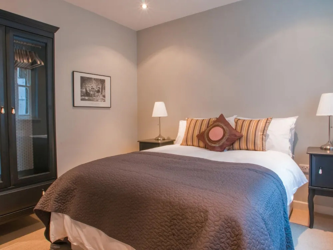 32 Newcomen Road (Flat 1)