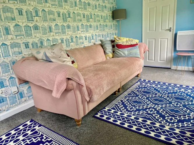 Large 3 bed Chalet -sleeps 6- dog Friendly- Garden