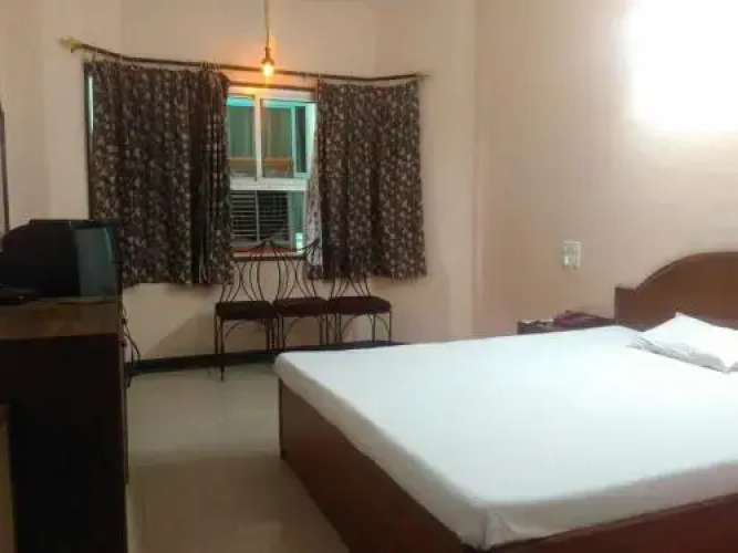 Hotel Tri-Lok Palace