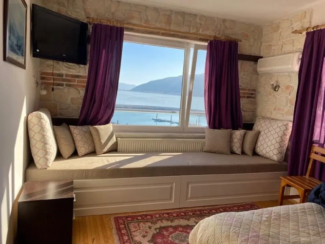 2 Bedrooms Premium Studio with lake view