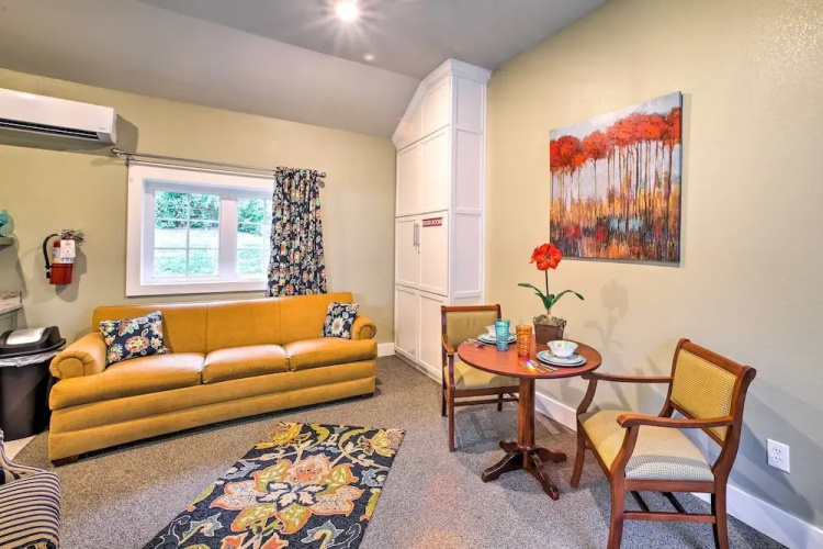 Steps to Branson Landing: Cozy Downtown Cottage!