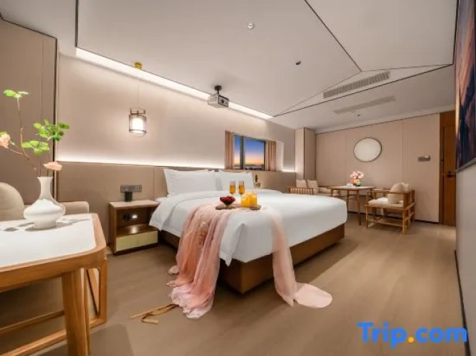 2 Bedrooms Suite with lake view