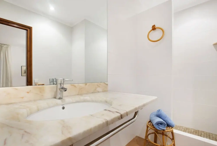 3 Bedrooms Apartment